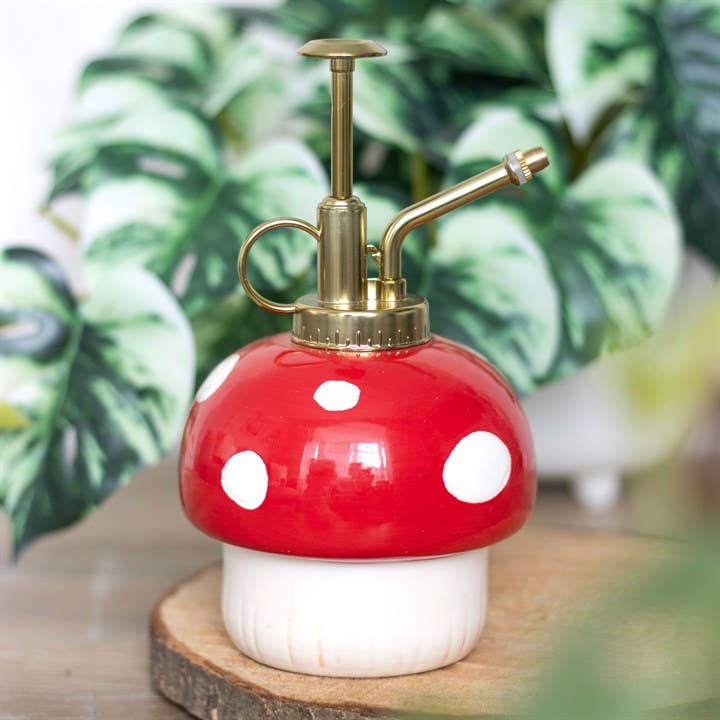 Pulvérisateur pour plante en forme de champignon