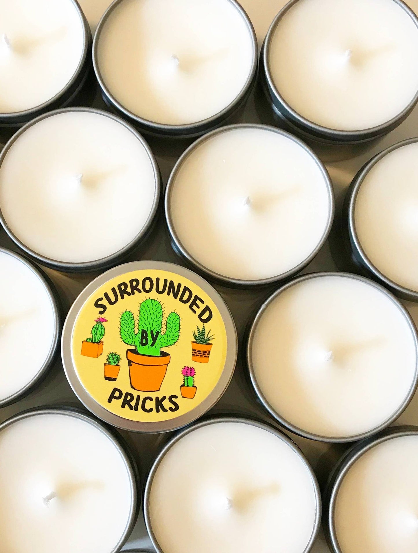 Circondato dalla candela profumata Pricks