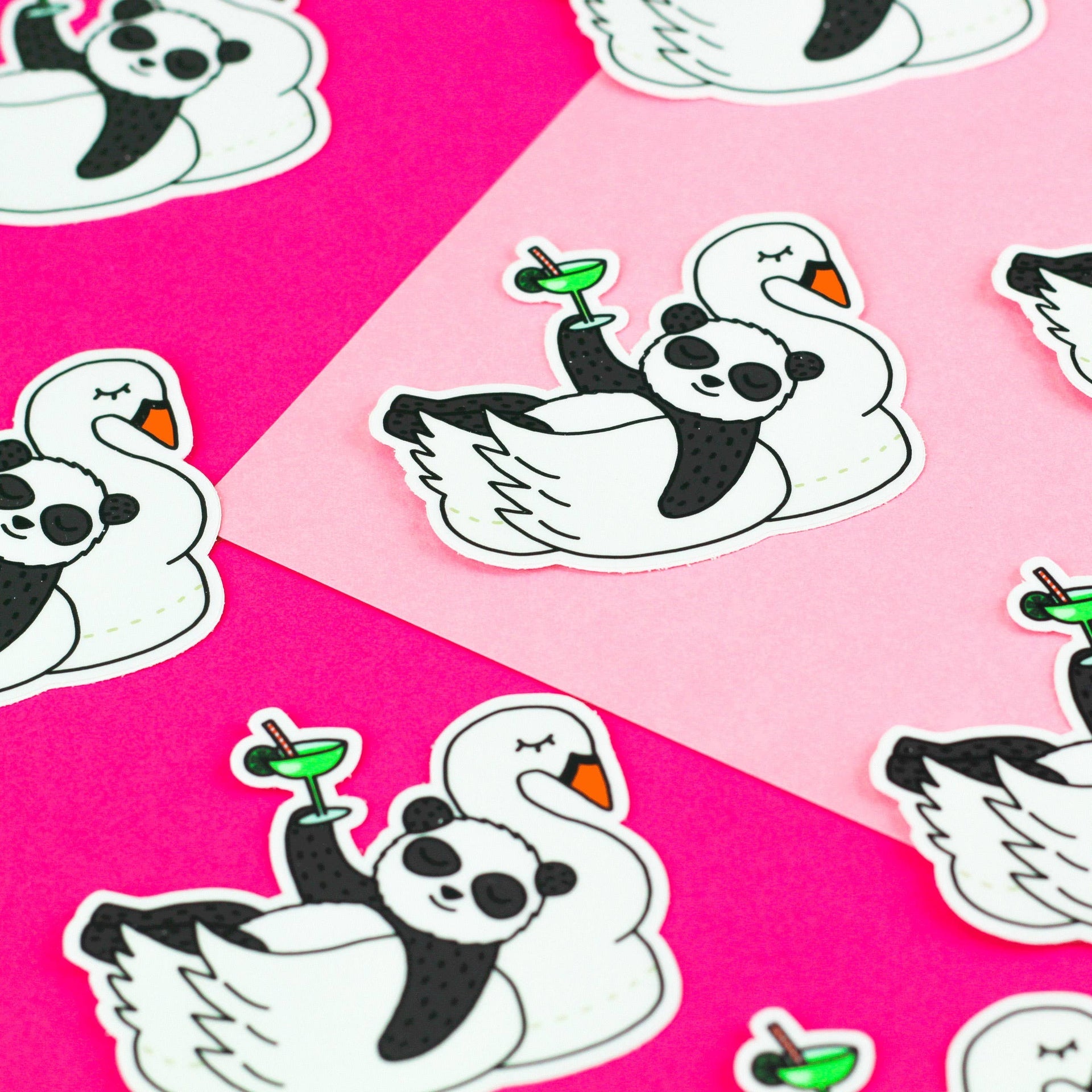 Poolparty-Panda-Aufkleber auf Schwanen-Float