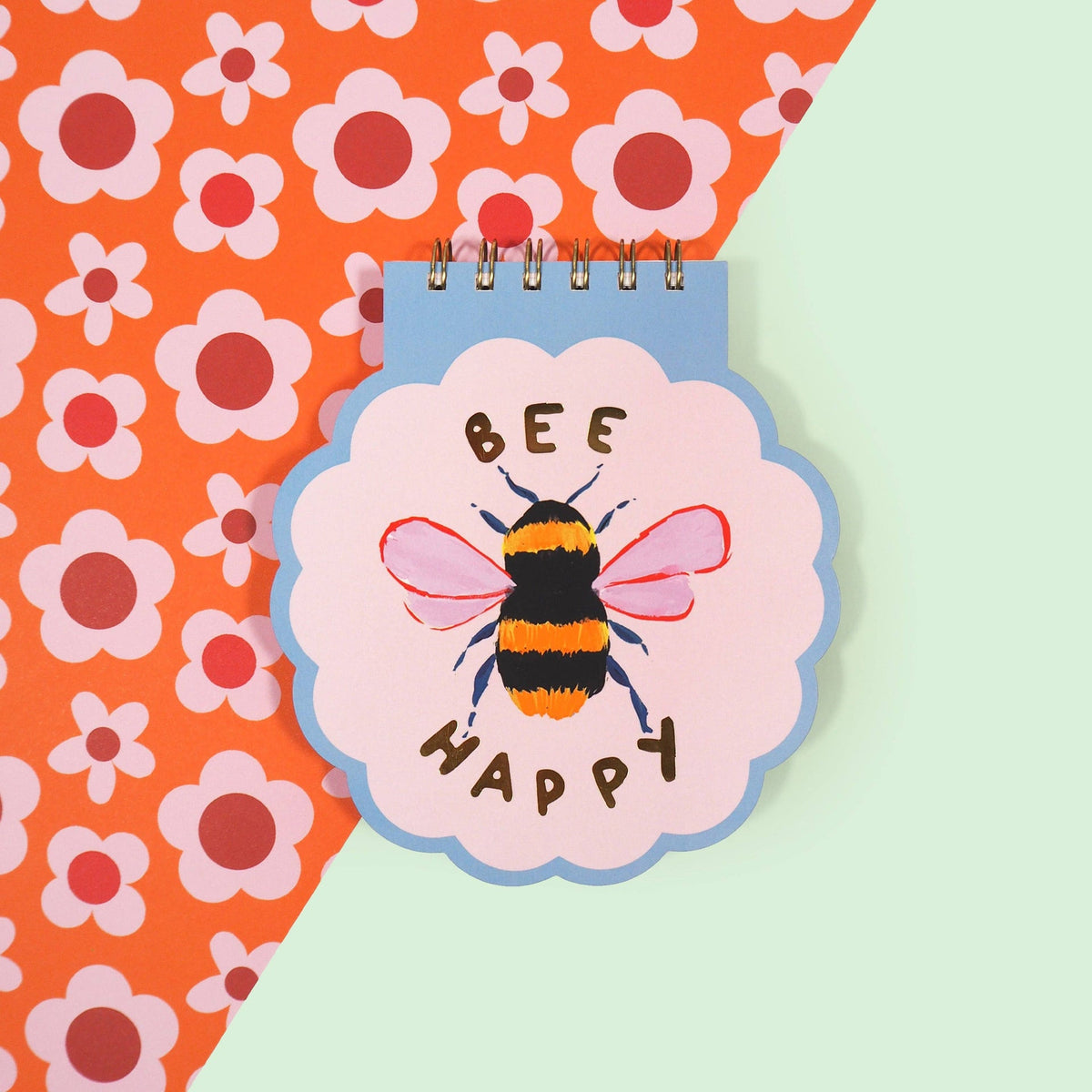 Carnet en forme d'abeille heureuse