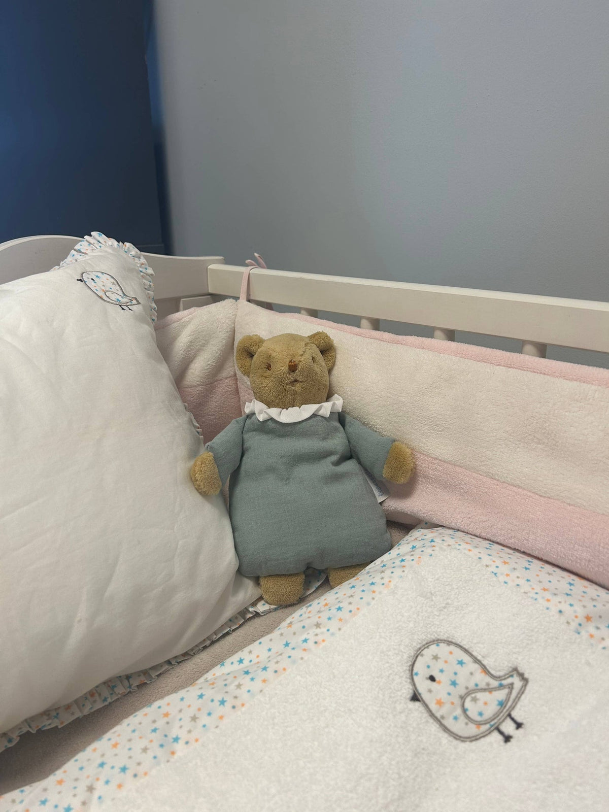 Ours Nid d'Ange Doudou avec Hochet - Coton Bio Celadon TROUSSELIER SAS – vue produit 5