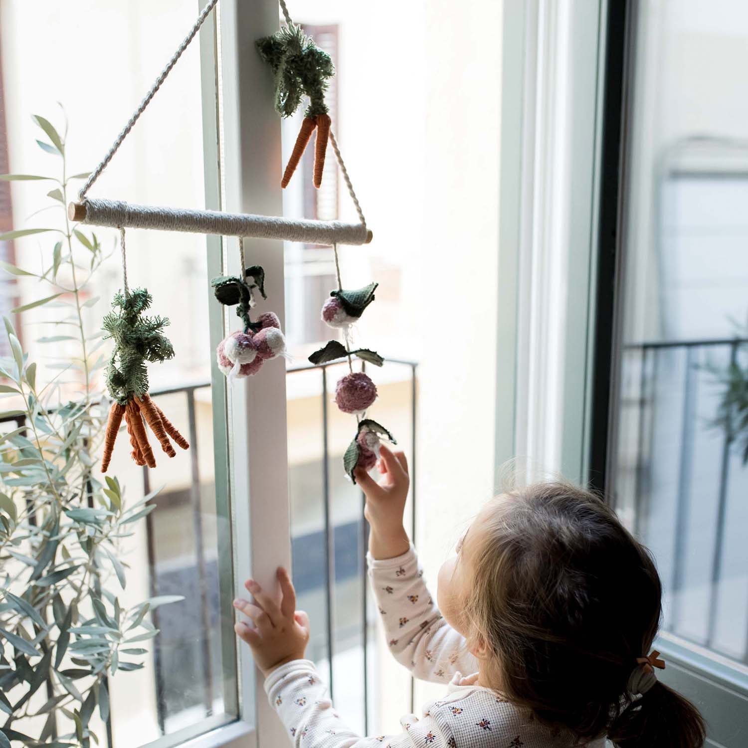Veggies – Patère murale enfant – Oli&Carol x Lorena Canals – vue produit 4