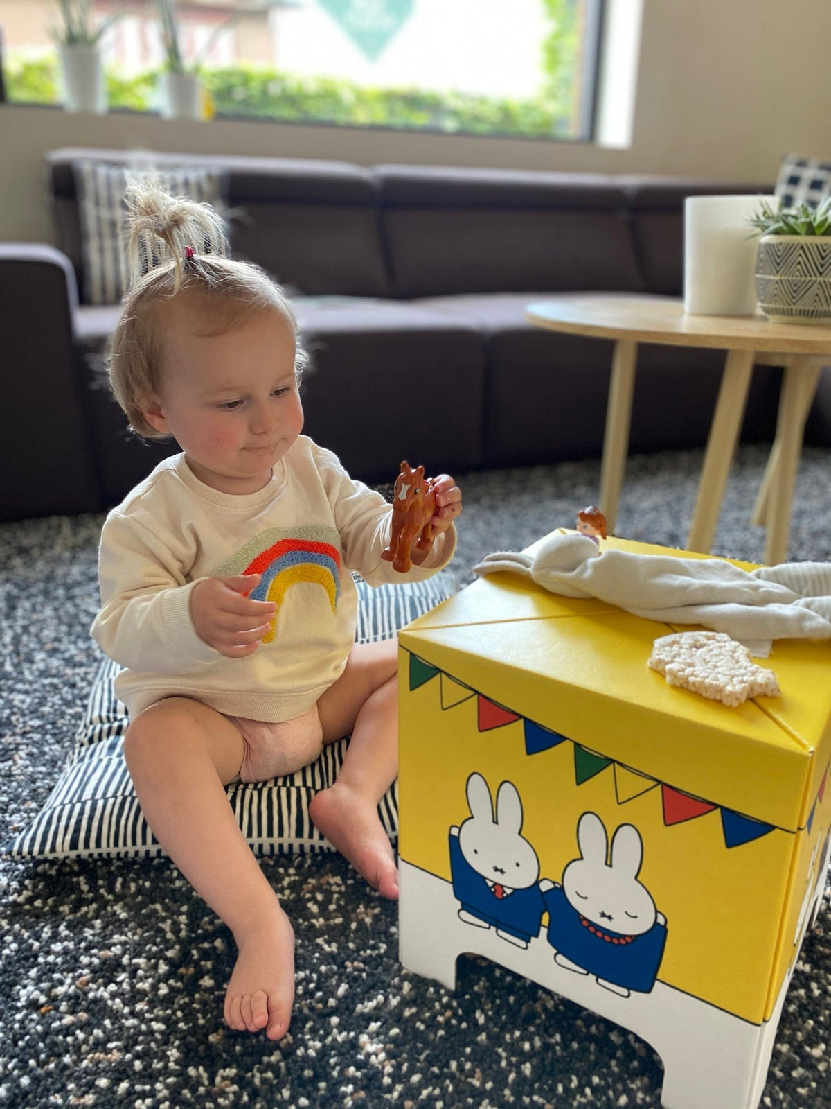 Tabouret en Carton Lapin Miffy