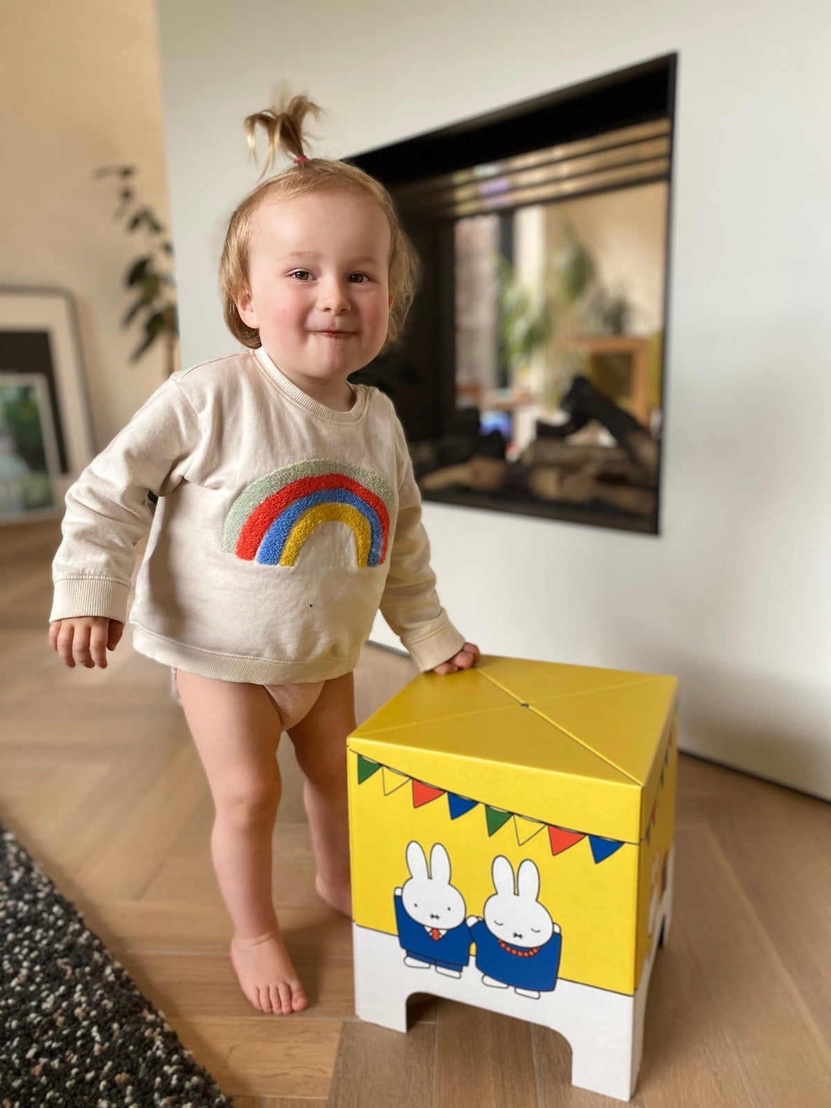 Tabouret en Carton Lapin Miffy