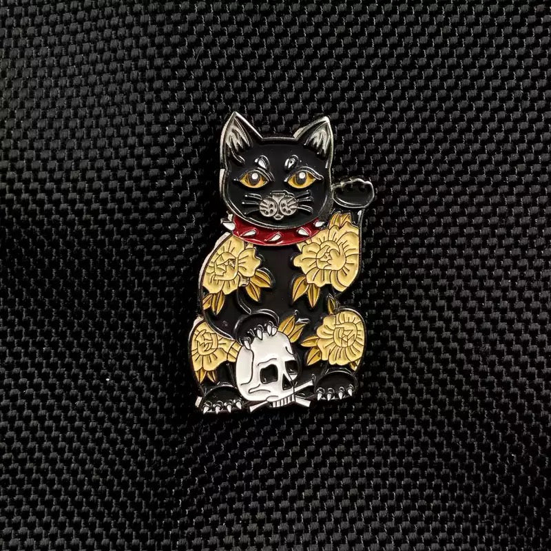 Pin's Chat Chanceux Noir Crâne - le Chat Chanceux