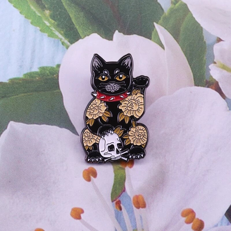 Pin's Chat Chanceux Noir Crâne - le Chat Chanceux