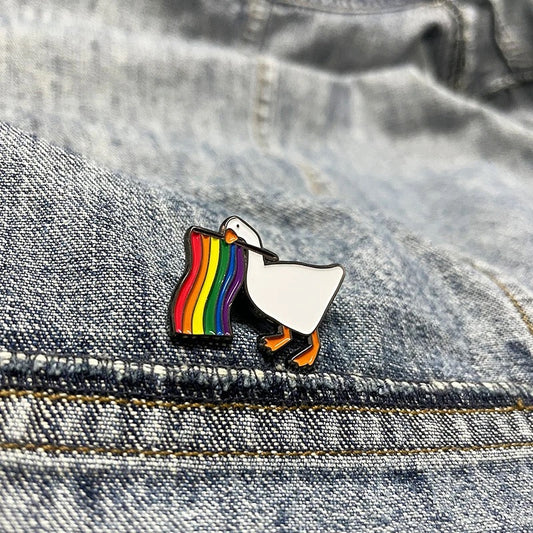 pins canard blanc drapeau lgbt cdb 