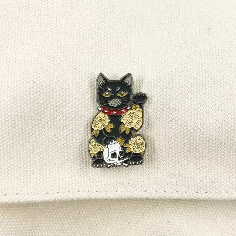 Pin's Chat Chanceux Noir Crâne - le Chat Chanceux