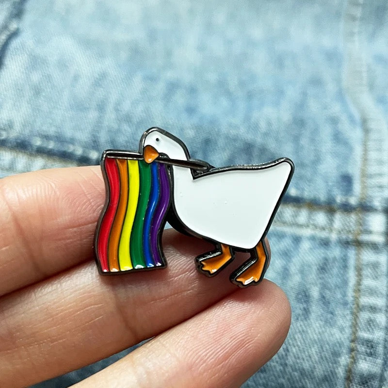 Pins Canard Drapeau LGBT Canard de Bain CoinCaillerie