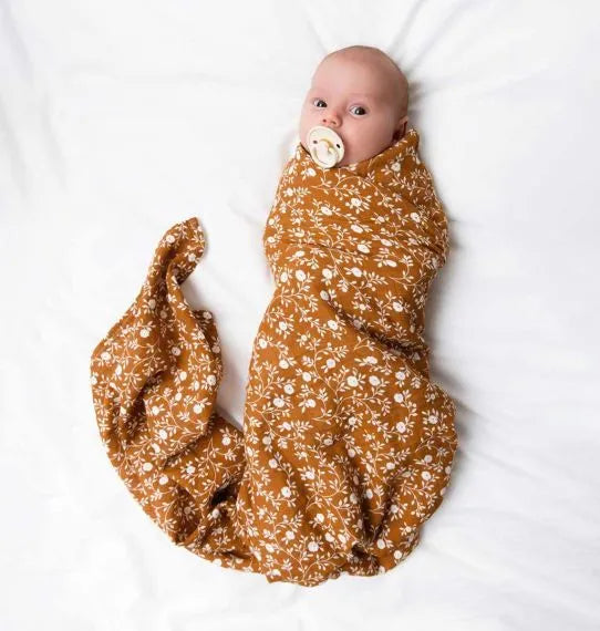 Lange XL en coton bio - Fleurs Caramel – vue 2 – A Little Lovely Company