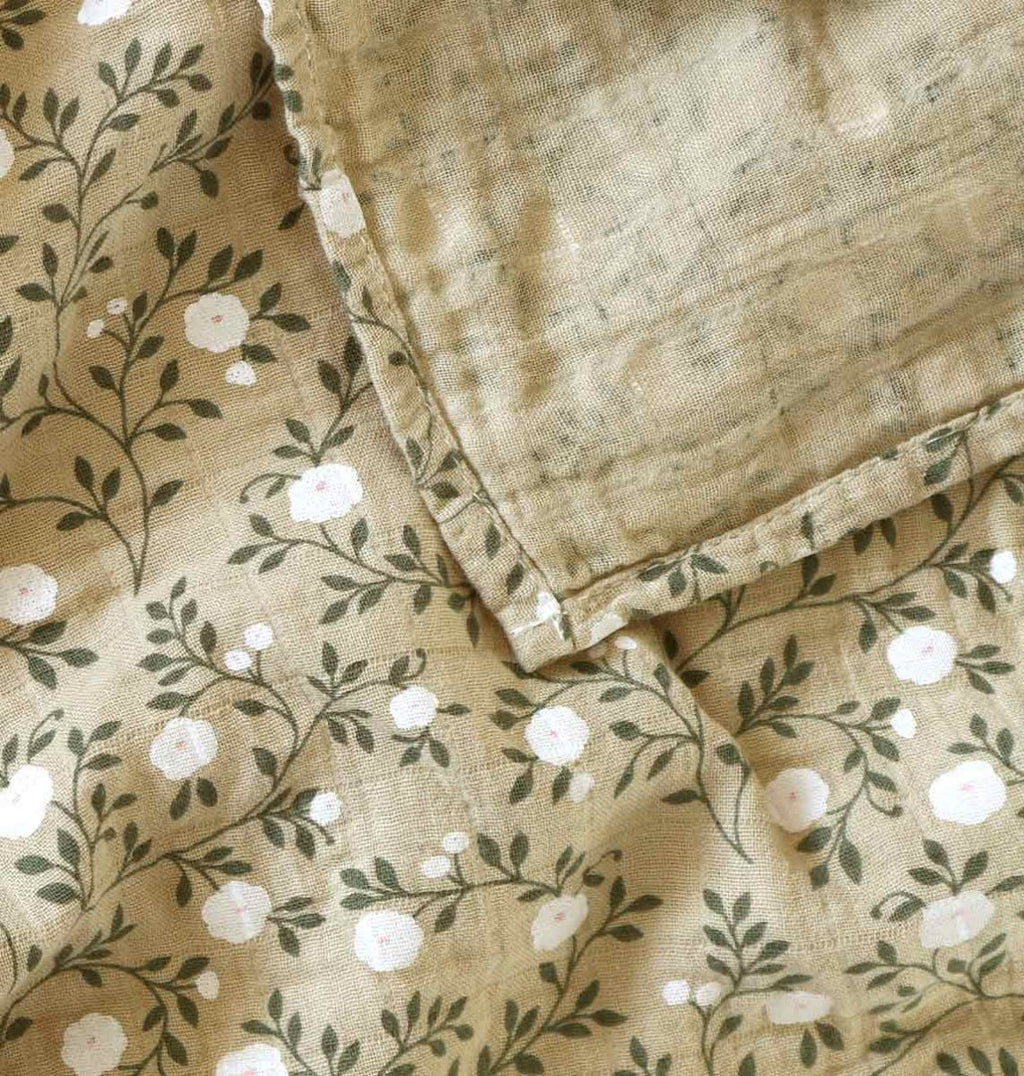 Lot de 2 langes en coton bio - Fleurs Sauge – vue 4 – A Little Lovely Company