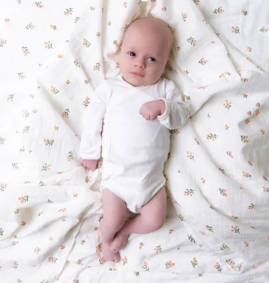 Lange XL en coton bio - Petites Fleurs – vue 3 – A Little Lovely Company