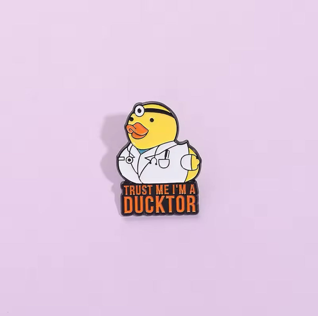 pins canard jaune trust me im ducktor