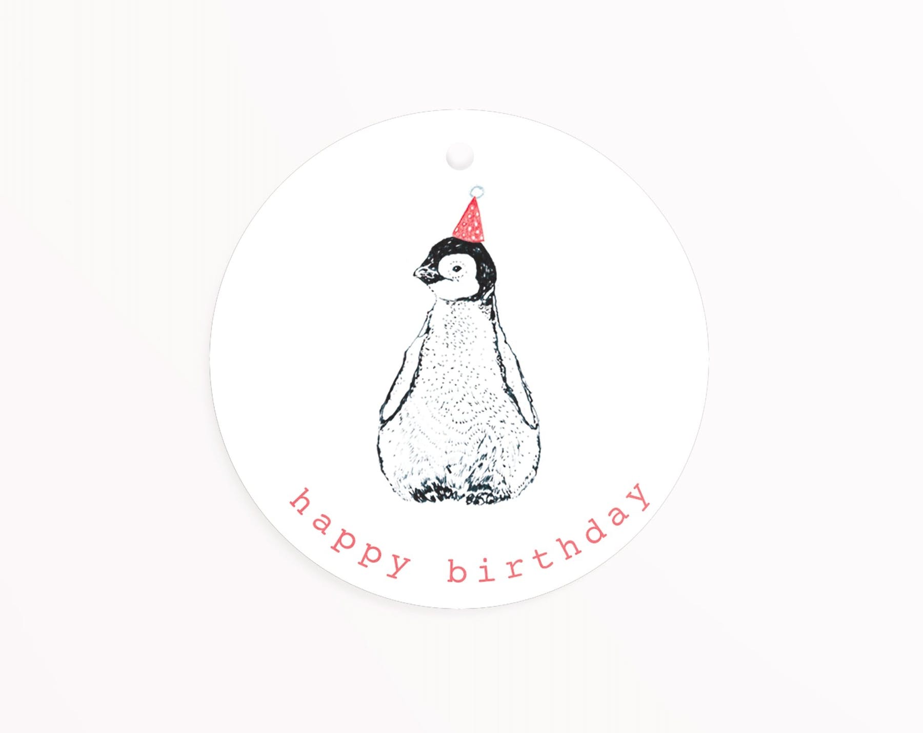 Étiquette ronde d’anniversaire Pingouin Kathings Happy Birthday en papier recyclé FSC
