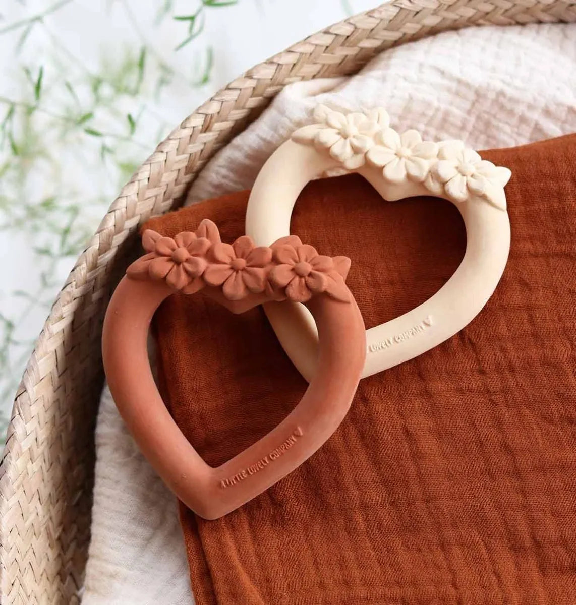 Anneau de dentition Cœur Terracotta – vue 2 – A Little Lovely Company