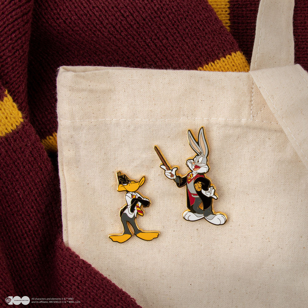 Pin’s Bugs Bunny et Daffy Duck à Poudlard Cinereplicas CoinCaillerie